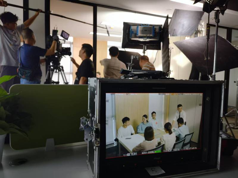 南澳县TVC拍摄公司：科技产品视觉化大师，诠释未来感与功能美学